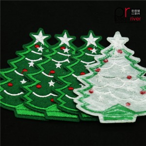 Grön julgranbroderierlapp med bakgrundslim för dekorationer